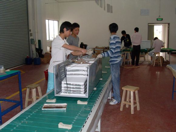 鏈板輸送機(jī)依據(jù)物料定制完美輸送線(xiàn)